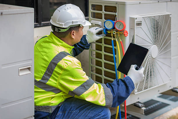 Professional Ac Installation technician working in Mayflower, AR